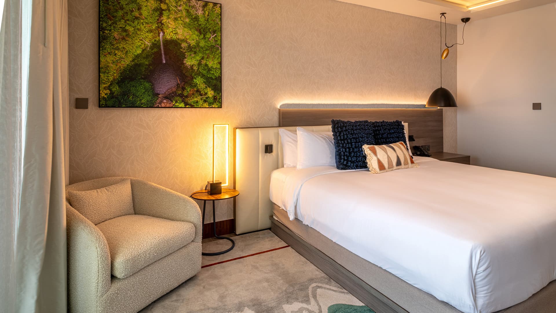 A guest room at Ocean Oasis